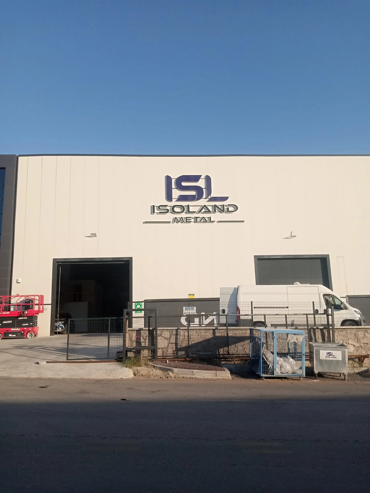 İsoland Metal Ankara fabrika cephe tabela uygulaması
