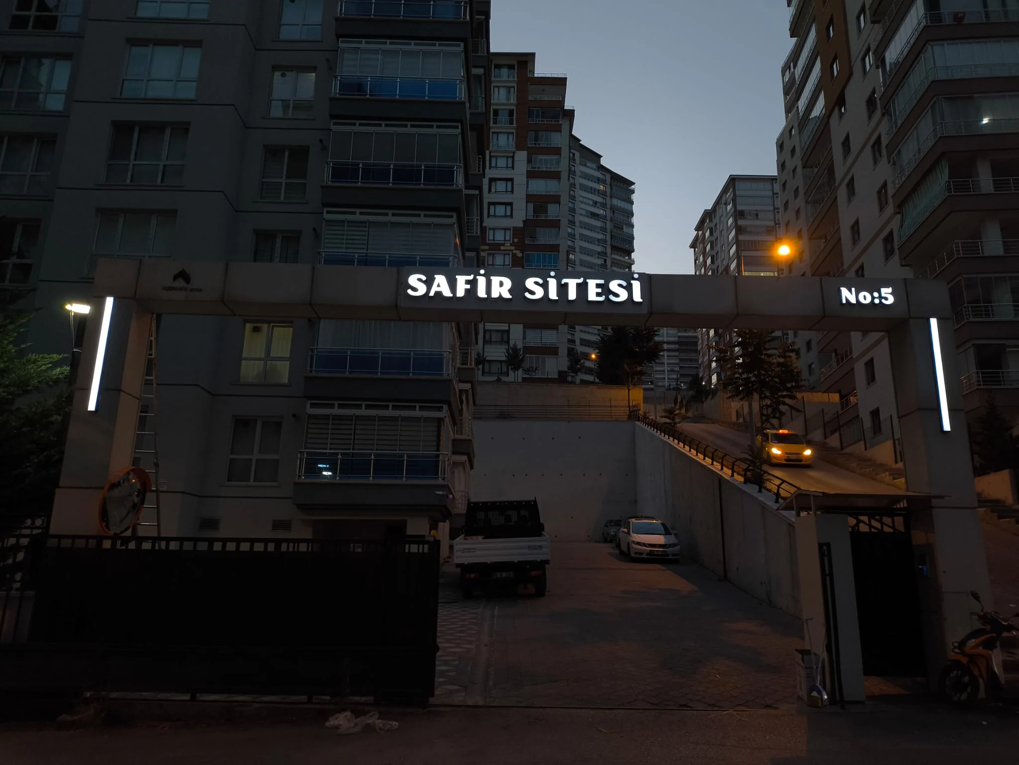 Safir Sitesi Ankara ışıklı site giriş tabela uygulaması